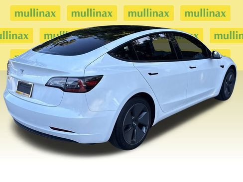 Used 2021 Tesla Model 3 Standard Range Plus image 5