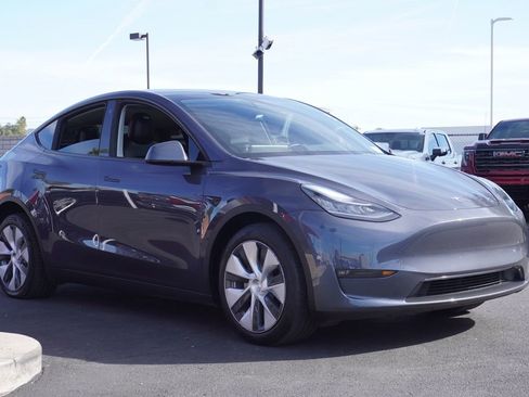 Used 2023 Tesla Model Y Long Range image 5