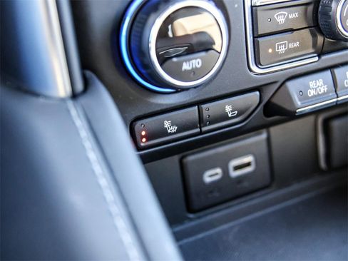 Used 2024 Chevrolet Tahoe LT w/ Luxury Package image 33