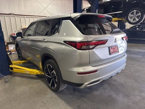 Used 2022 Mitsubishi Outlander SE image 4