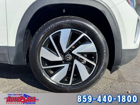 Used 2025 Volkswagen Atlas SE AWD/4WD image 21