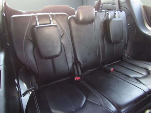 Used 2025 Chrysler Pacifica Select FWD image 12