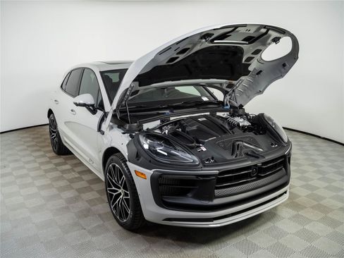 New 2026 Porsche Macan GTS AWD/4WD image 34
