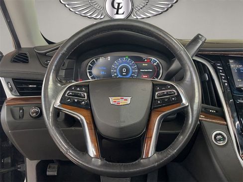 Used 2020 Cadillac Escalade Luxury image 10