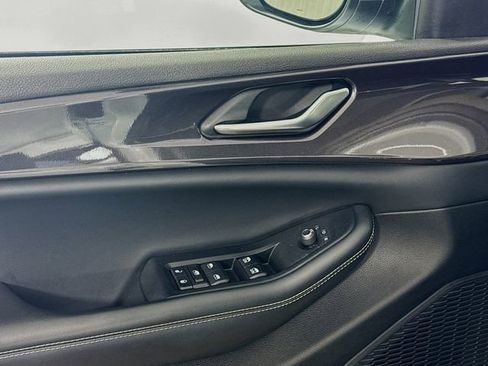 Used 2023 Jeep Grand Cherokee Laredo w/ Luxury Tech Group I image 17