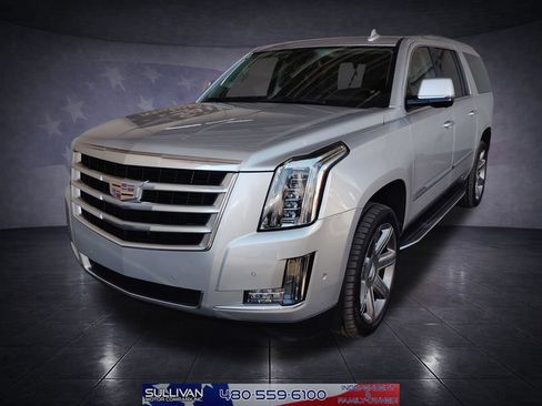 Used 2020 Cadillac Escalade ESV Luxury RWD image 1