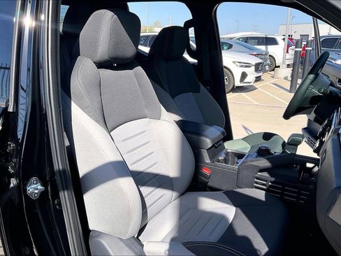 Used 2025 Toyota Tacoma TRD Sport w/ TRD Sport Upgrade Package image 11