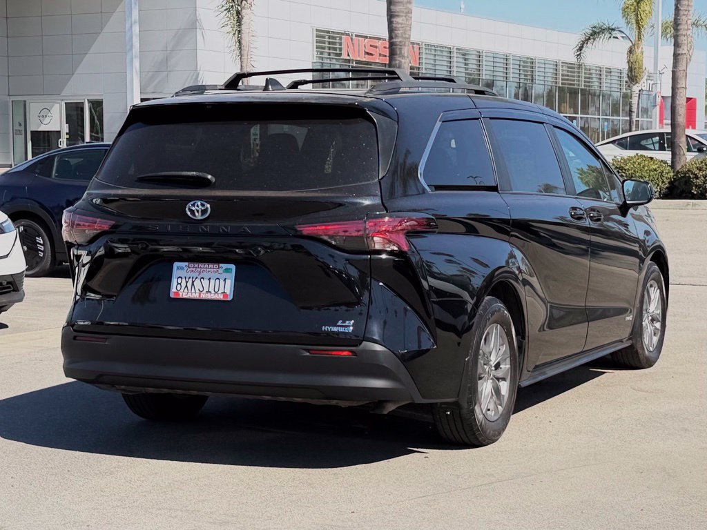 Used 2021 Toyota Sienna LE w/ LE Plus Package FWD image 7