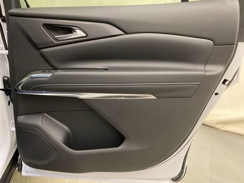 New 2026 Chevrolet Traverse LT w/ Sun and Wheel Package image 13