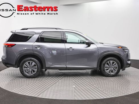Used 2025 Nissan Pathfinder SV FWD image 4