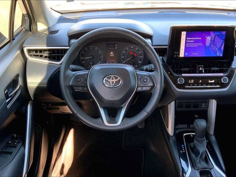 Used 2024 Toyota Corolla Cross LE FWD image 6