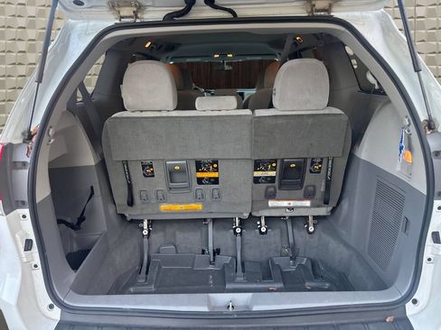 Used 2014 Toyota Sienna LE FWD image 30