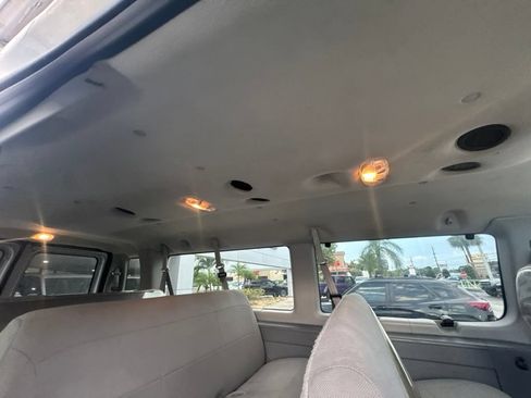Used 2006 Ford E-350 and Econoline 350 XLT RWD image 33