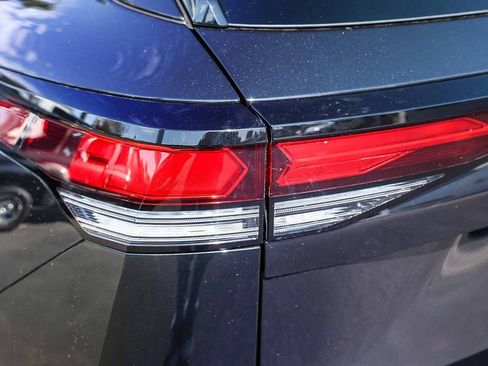 New 2026 Volkswagen Tiguan SE R-Line image 9