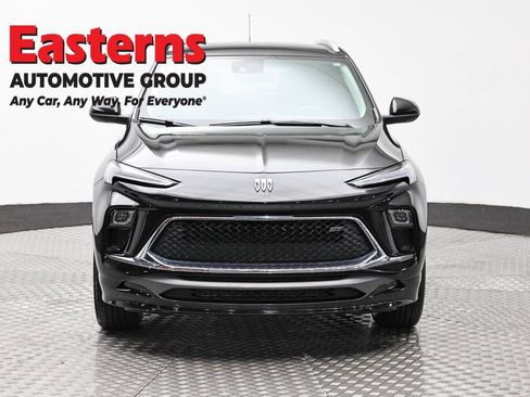 Used 2024 Buick Encore GX Sport Touring FWD image 2