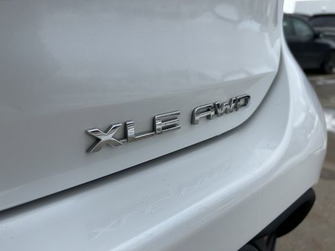 Certified 2023 Toyota Highlander XLE image 8