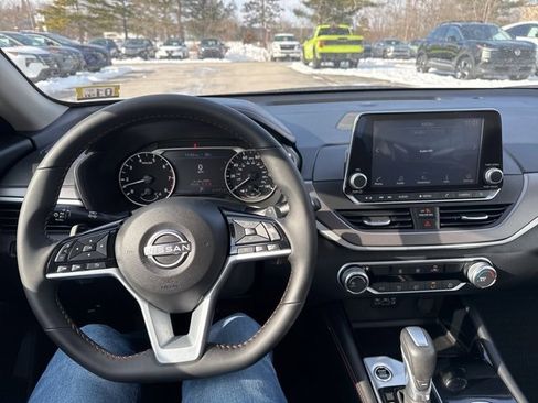 Used 2025 Nissan Altima 2.5 SR image 53