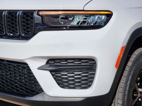 New 2025 Jeep Grand Cherokee Altitude image 5