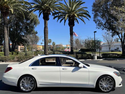 Used 2019 Mercedes-Benz S 560 Sedan image 18