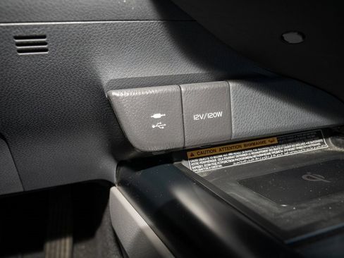 Used 2019 Toyota Camry XLE image 14