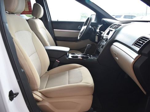 Used 2016 Ford Explorer FWD image 4