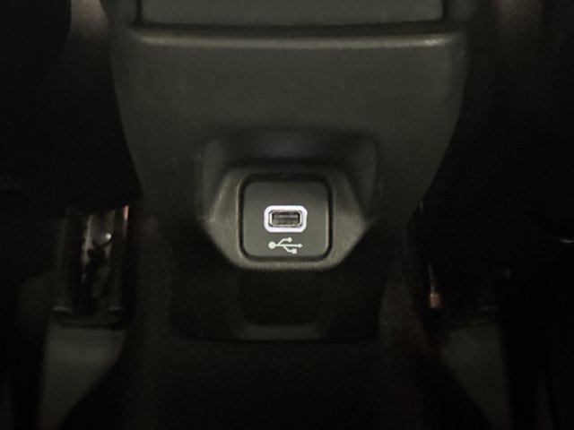 Used 2020 Jeep Renegade Latitude w/ Cold Weather Group AWD/4WD image 18