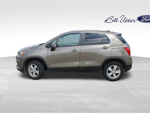 Used 2021 Chevrolet Trax LS w/ Tint and Cruise Package AWD/4WD image 8