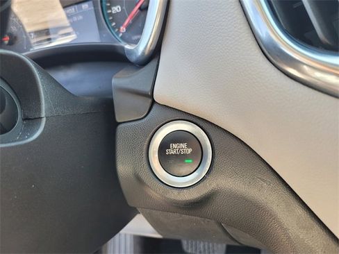 Used 2021 Chevrolet Equinox LS image 28