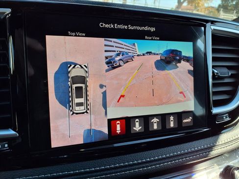 New 2026 Chrysler Pacifica Limited w/ Uconnect Theater Family Group image 5