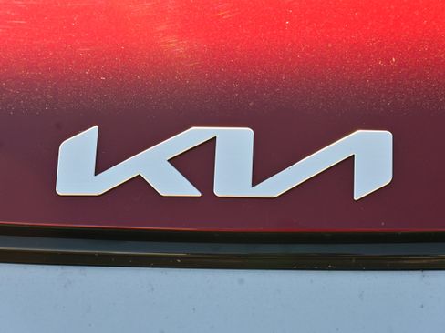 Used 2025 Kia Sportage SX image 36