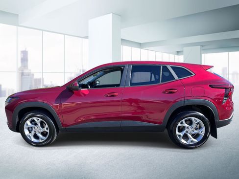 Used 2024 Chevrolet Trax LS w/ LS Convenience Package FWD image 2