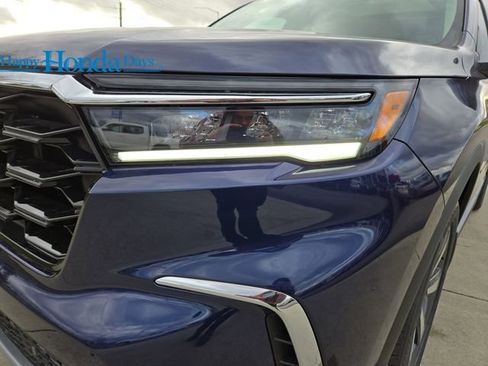 New 2025 Honda Pilot Touring image 7