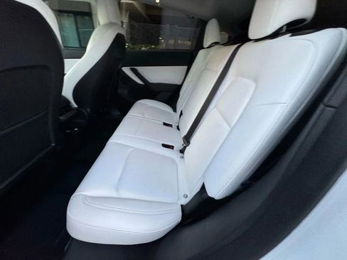 Used 2022 Tesla Model Y Performance image 15