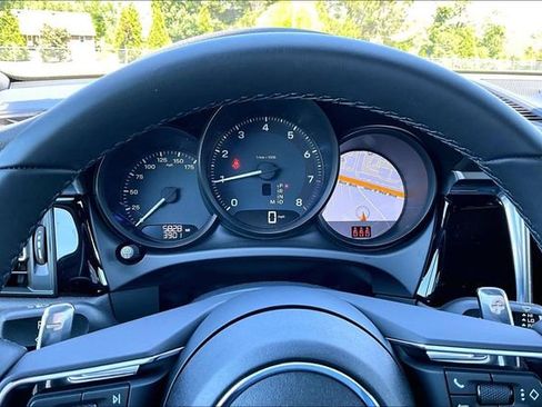 Used 2025 Porsche Macan image 13