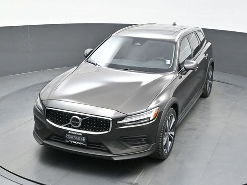 Used 2025 Volvo V60 B5 Cross Country Plus AWD/4WD image 33