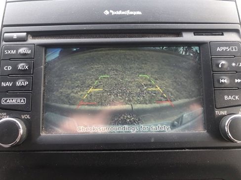 Used 2019 Nissan Frontier SL image 9