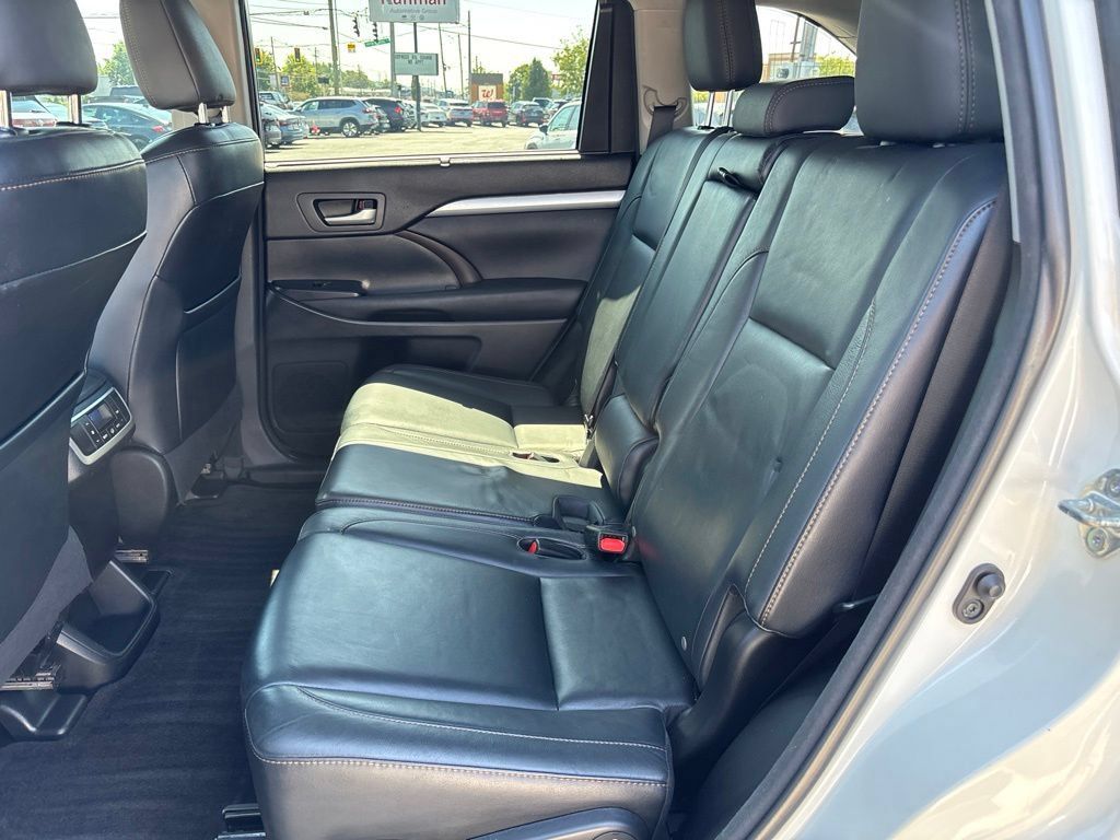 Used 2016 Toyota Highlander XLE FWD image 27