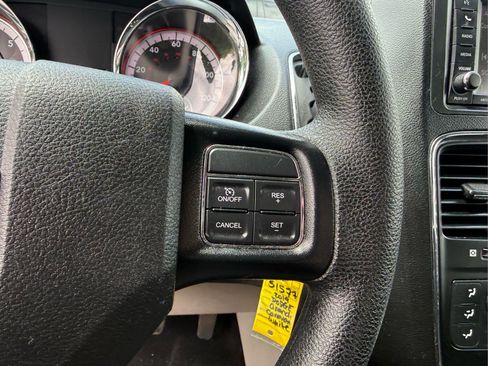 Used 2019 Dodge Grand Caravan SE w/ UConnect Hands-Free Group FWD image 24