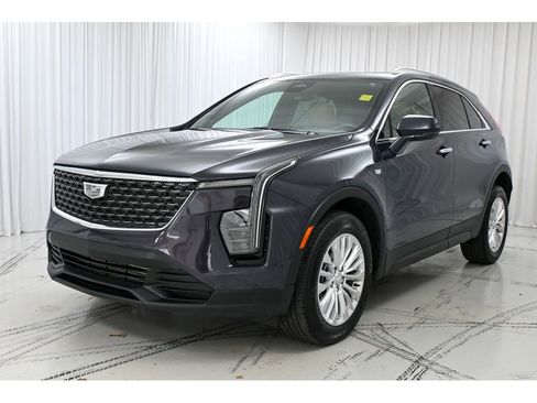 Certified 2024 Cadillac XT4 Luxury w/ Cold Weather Package image 4