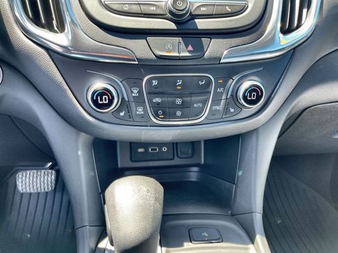 Used 2024 Chevrolet Equinox LT AWD/4WD image 17