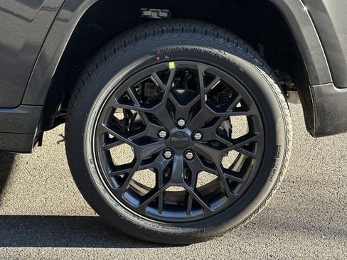 New 2025 Jeep Grand Cherokee Summit image 18