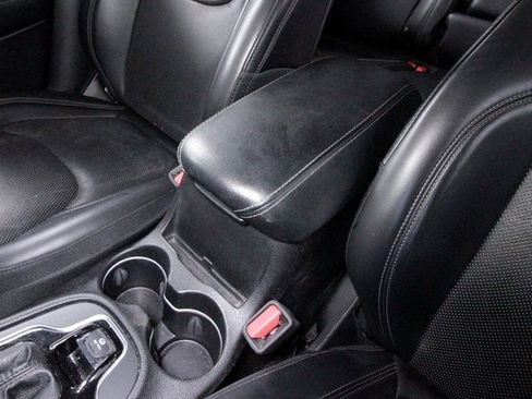 Used 2019 Jeep Cherokee Limited w/ Trailer Tow Group image 10