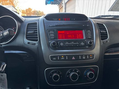 Used 2015 Kia Sorento LX image 26