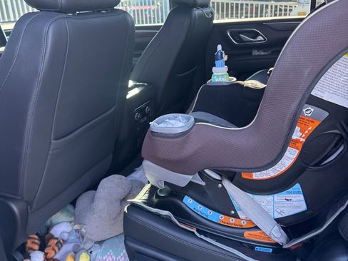 Used 2022 Chevrolet Tahoe Z71 w/ Luxury Package image 9