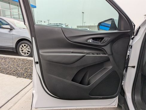 Used 2022 Chevrolet Equinox LT image 10