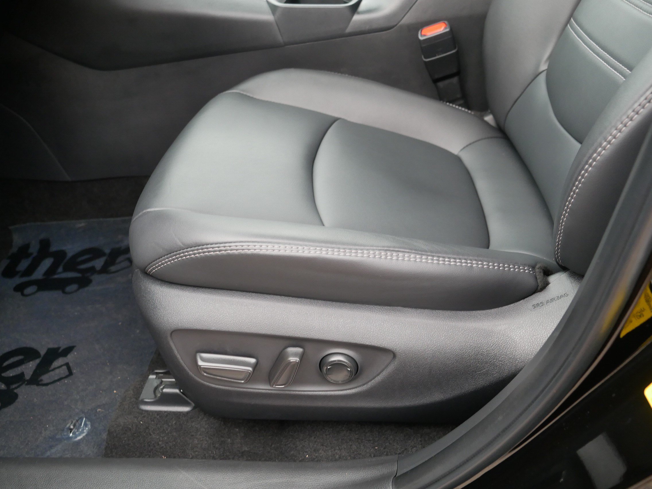 Used 2025 Toyota RAV4 XLE Premium w/ Weather Package AWD/4WD image 20