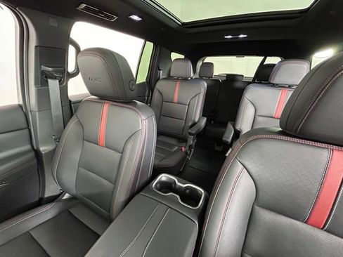 Used 2024 Chevrolet Traverse RS image 30