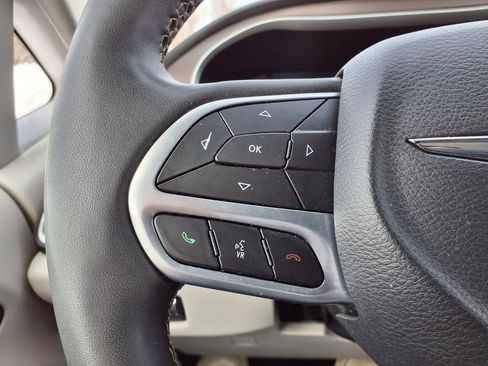 Used 2023 Chrysler Voyager LX image 19