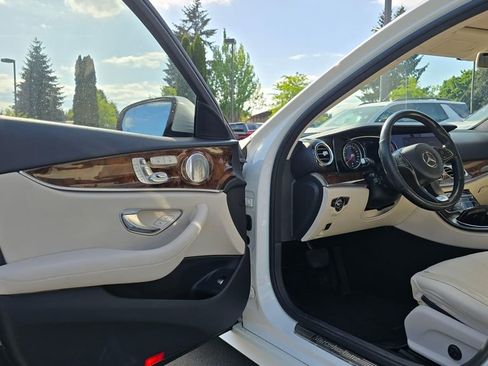 Used 2017 Mercedes-Benz E 300 4MATIC image 19
