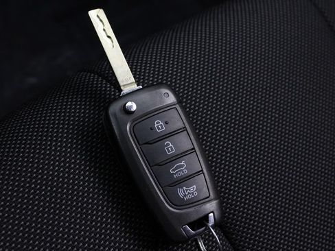 Certified 2023 Hyundai Elantra SE FWD image 30